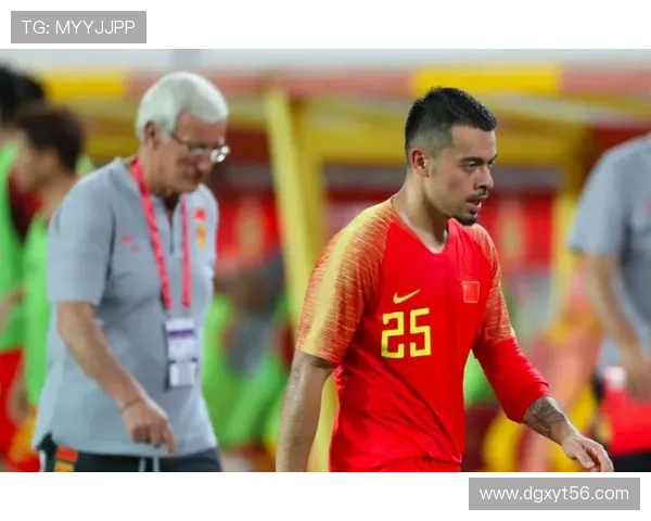 10大足球巨星退役回顾 见证历史变迁与时代巅峰之战 10大足球巨星退役回顾 见证历史变迁与时代巅峰之战