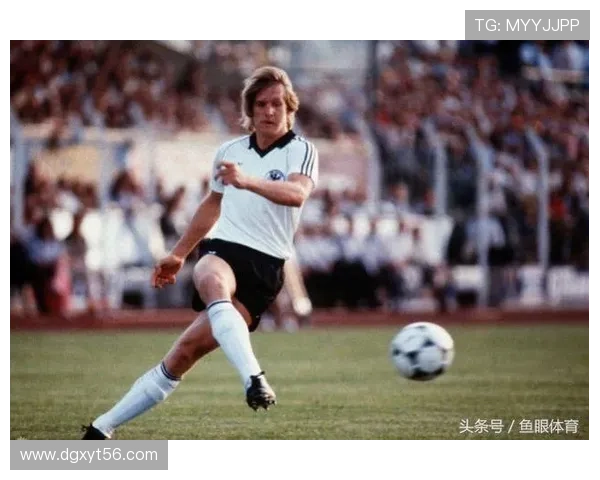 2025年国际足球十大球星排名揭晓 谁是当今足坛的绝对巨星 2025年国际足球十大球星排名揭晓 谁是当今足坛的绝对巨星