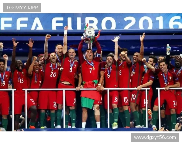 90年代足球传奇球星盘点:回顾那些风靡全球的绿茵英雄 90年代足球传奇球星盘点:回顾那些风靡全球的绿茵英雄