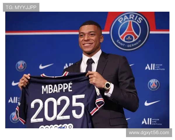 姆巴佩球场外的时尚魅力 解析他独特的穿搭风格与潮流态度 姆巴佩球场外的时尚魅力 解析他独特的穿搭风格与潮流态度