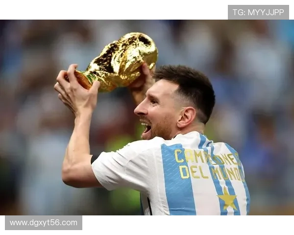 足球巨星纵横绿茵场的精彩瞬间与辉煌成就全面解析 足球巨星纵横绿茵场的精彩瞬间与辉煌成就全面解析